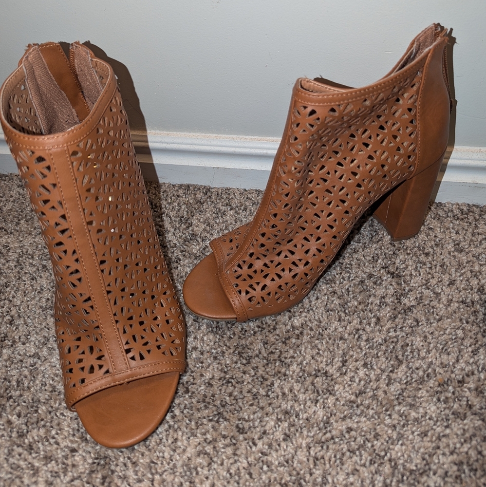 Peekaboo booties